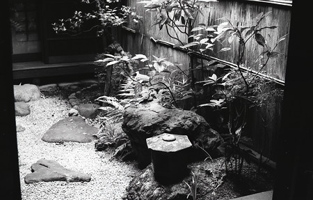 201206xxM3BW025gardenL
