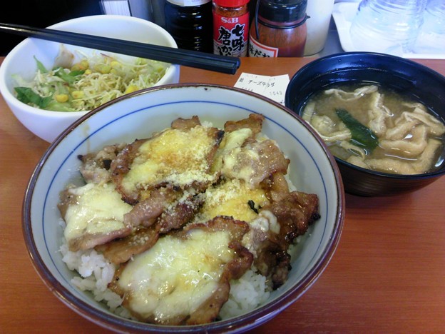 人気の東京あぶらめしくってみた 焼くのに3分 牛丼という よりカルビ焼 写真共有サイト フォト蔵