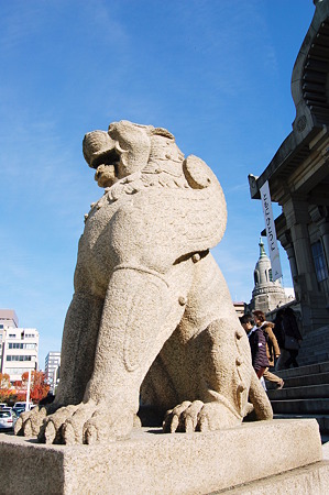 2011年12月18日_DSC_0810築地本願寺 狛犬