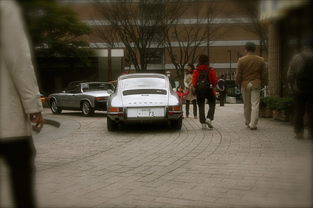 911