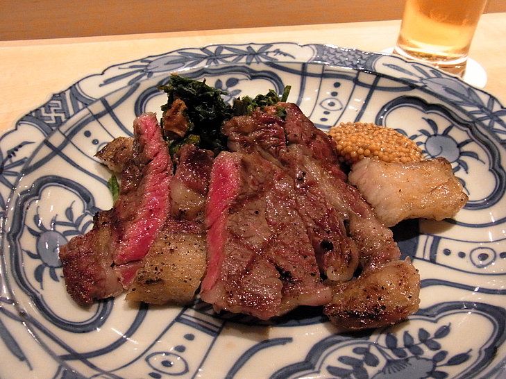 短角牛赤身肉のステーキ