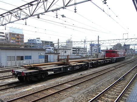 EF65-1118とチキ(八王子駅)2