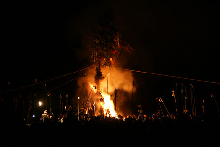 火祭りの始まり120114