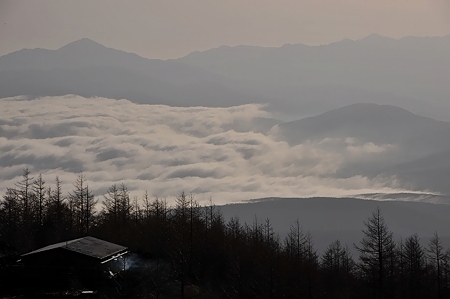 山小屋と雲海1