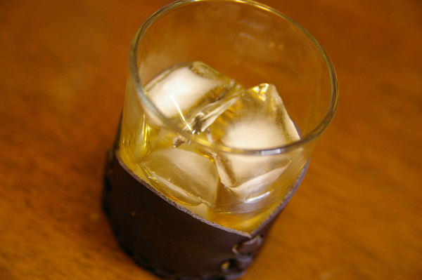 日本酒は悪酔いが怖いので、ウイスキーに切替